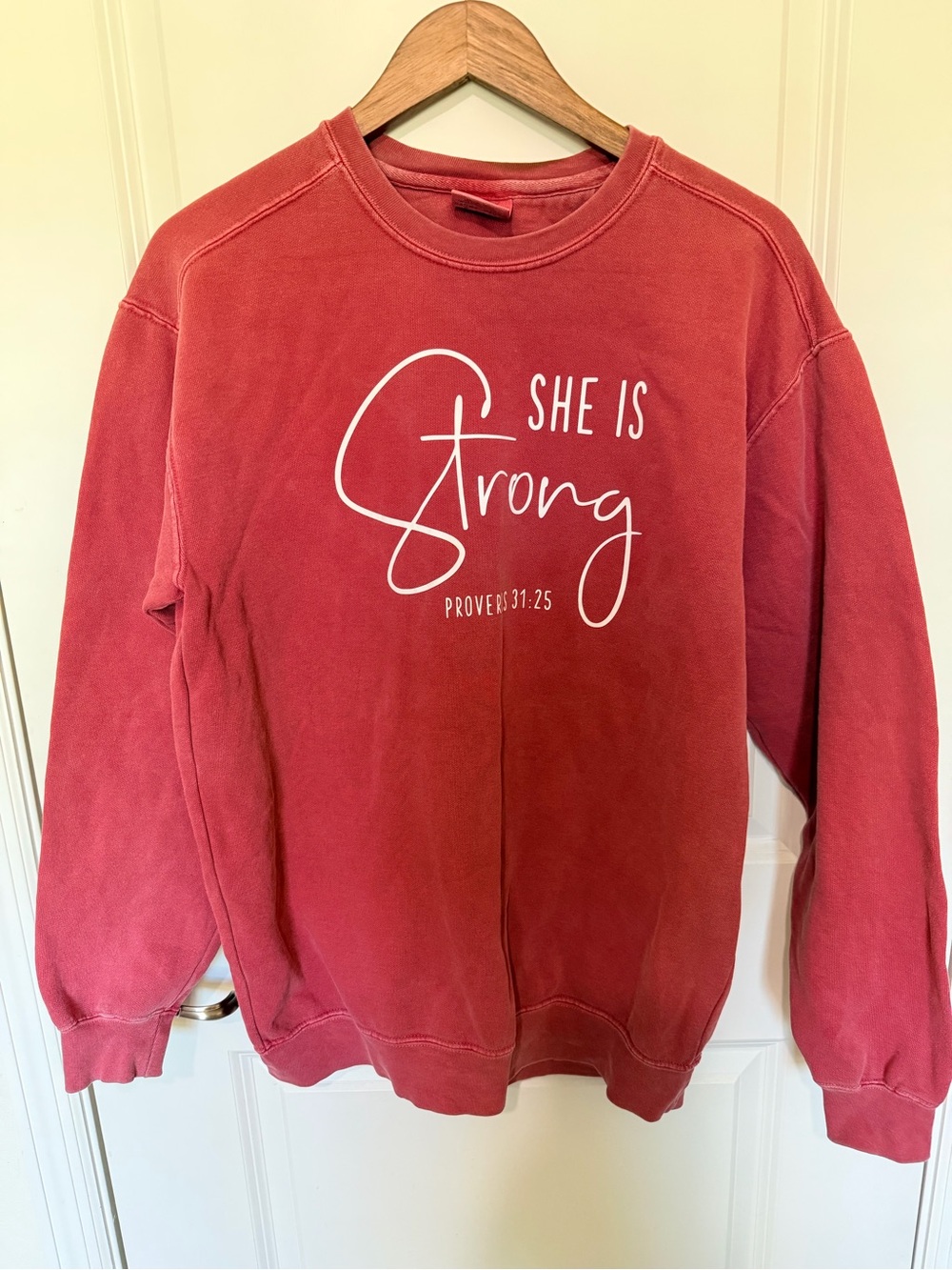 Comfort Colors Women's Crewneck Sweatshirt - Faded Red with White Script